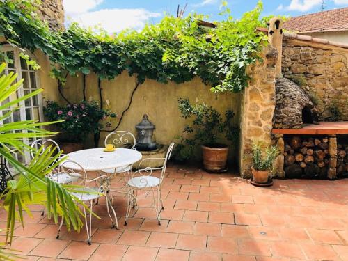 Facilities, La Maison de Mama C: Charming french village home in Sainte-Colombe-sur-l'Hers