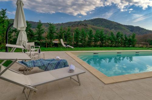  Villa Cristina modern farmhouse with Private Pool in Monsagrati