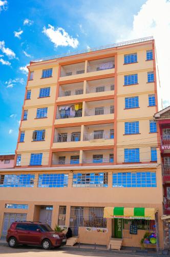 נוף חוץ, Apartment Sleeps 4 with Two Bathrooms in תיקה