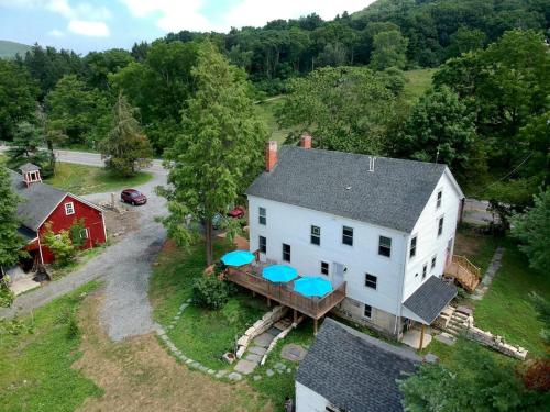 Craftsman Hideaway at the 1841 Farmhouse in Warwick (NY)