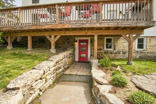 Craftsman Hideaway at the 1841 Farmhouse in Warwick (NY)