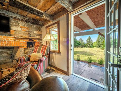 1786 Farm Cottage Honeymoon Suite Renovated 2022