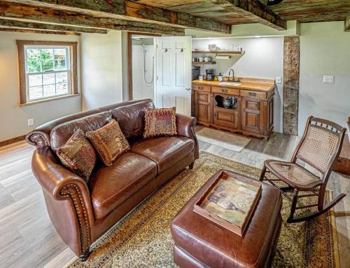 1786 Farm Cottage Honeymoon Suite Renovated 2022 in Warwick (NY)