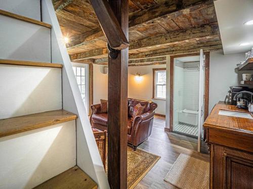 1786 Farm Cottage Honeymoon Suite Renovated 2022 in Warwick (NY)