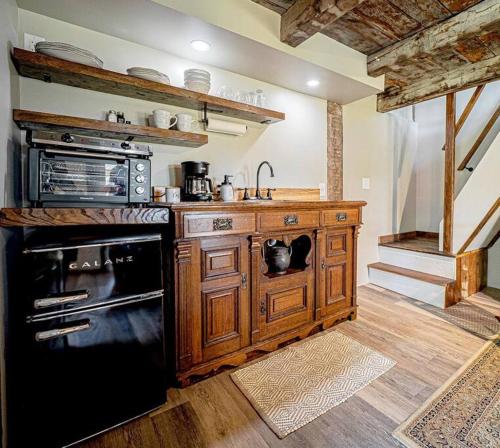 1786 Farm Cottage Honeymoon Suite Renovated 2022 in Warwick (NY)