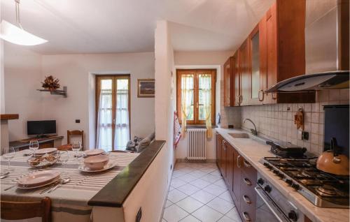 2 Bedroom Amazing Apartment In San Terenzo Monti