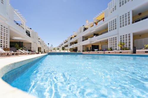 สระว่ายน้ำ, Ocean Breeze Apartment in ตาวิรา