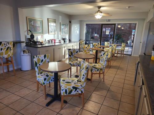 Blue Ribbon Inn and Suites