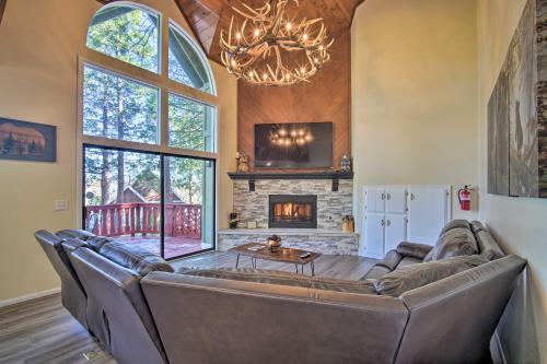Lake Arrowhead Family Home with Deck! in Lake Arrowhead, USA