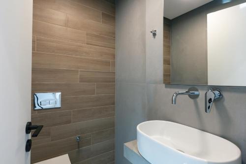 Newly Renovated Queen Bee Villa, with Private Pool & Ping-Pong table