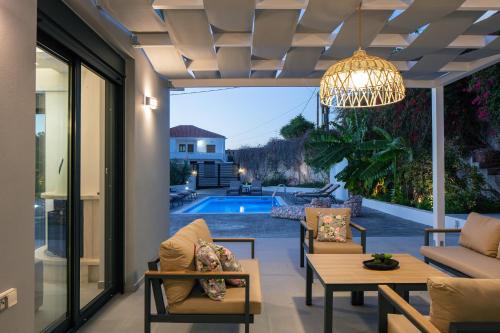 Newly Renovated Queen Bee Villa, with Private Pool & Ping-Pong table