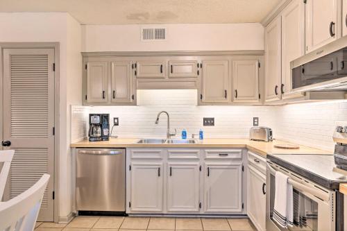 Mount Pleasant Vacation Rental with Fenced Yard in Charleston, USA