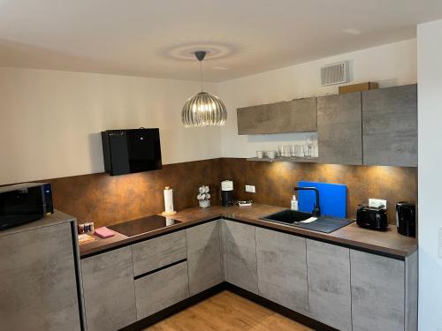 Neue DG-Wohnung,riesen Balkon,Aufzug,Parkplatz,NETFLIX