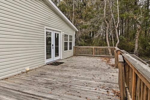 Cozy Murrells Inlet Home about 3and4 Mi to Beach!