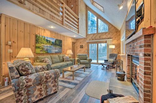 Relaxing Home Mins from Mt Snow, Hiking, and Lakes in Dover, USA