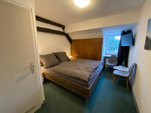 1 queen bed