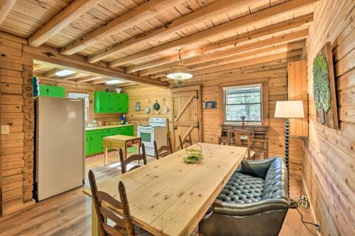 Blairsville Cabin with Fire Pit, 7 Mi to Dtwn! in Blairsville, USA
