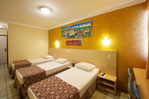 1 double bed, 2 twin beds