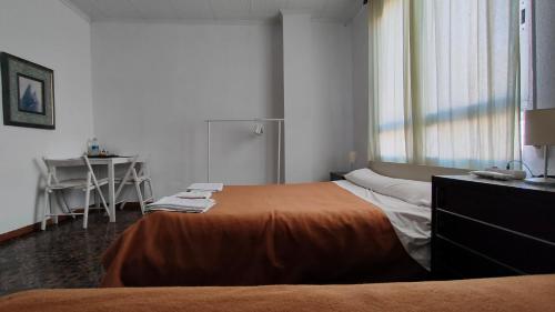 1 double bed, 1 twin bed