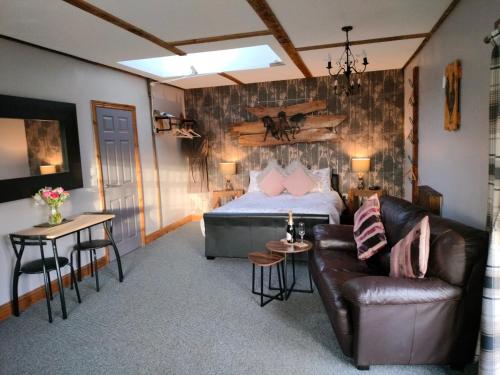 The Hideaway with hot tub in 察德