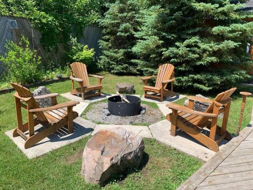 Modern 4BR Cottage, Hot Tub & Sauna on Tay Trail in 塞文港(ON)
