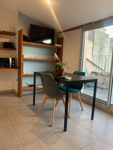 Studio avec vue sur la ville terrasse amenagee et wifi a Aix en Provence