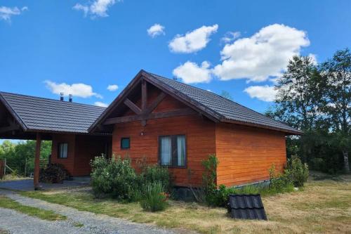 Casa con orilla de río