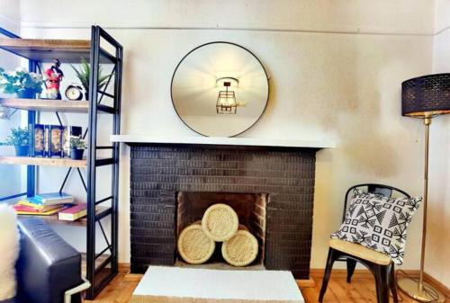 Cozy 5 br home in a central location to everywhere in 查斯頓