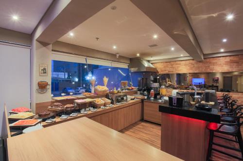 Eten en drinken, i5 Hotel Aguas Claras in Aguas Claras