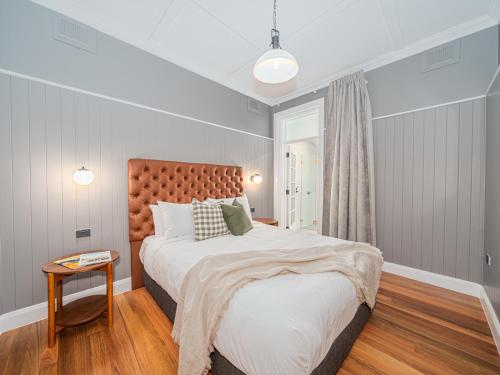 Royal Hotel Kew Room Type - Deluxe Queen Room