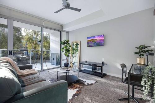 Luxury 1 BR Highrise near ASU