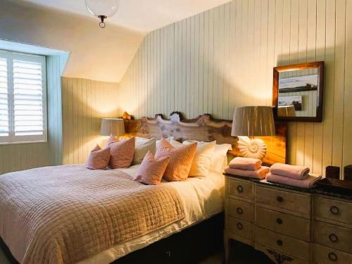 Reidochie Stables luxury haven overlooking garden in Coupar Angus