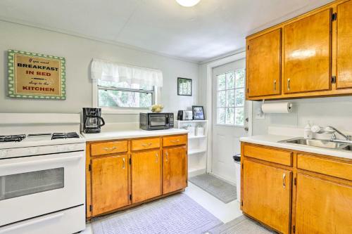 Cozy OBrien Home with Fire Pit and Patio Near Rivers! in Mayo