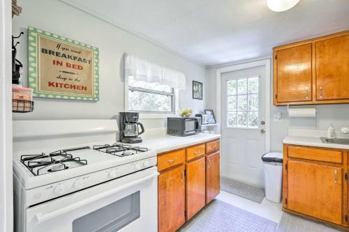 Cozy OBrien Home with Fire Pit and Patio Near Rivers! in Mayo