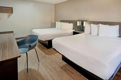 Queen Room with Two Queen Beds - Smoking