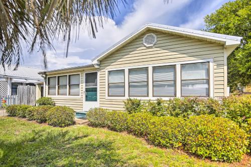 Charming Panama City Home with Deck 1 Block to Beach - main image