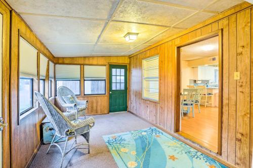 Charming Panama City Home with Deck 1 Block to Beach - image 2