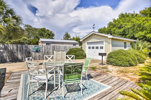 Charming Panama City Home with Deck 1 Block to Beach - image 6