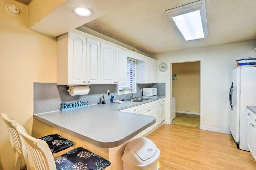 Charming Panama City Home with Deck 1 Block to Beach - image 11