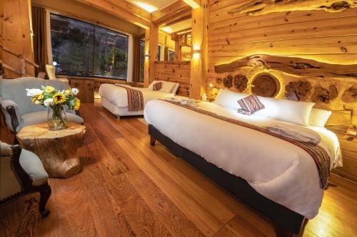 1 king bed, 1 queen bed, 1 sofa bed
