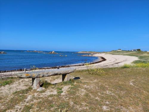 Charming granite stone cottage between land and sea, in St Pol de Leon