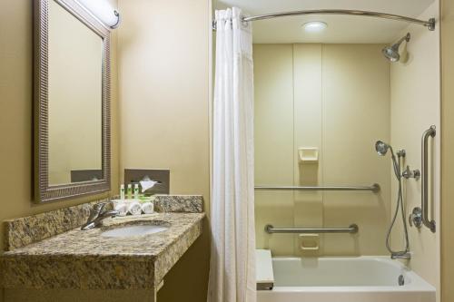 Holiday Inn Express Hotel & Suites Fort Pierce West, an IHG Hotel