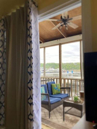 Floating Cottage on the River Nantucket in Savanna