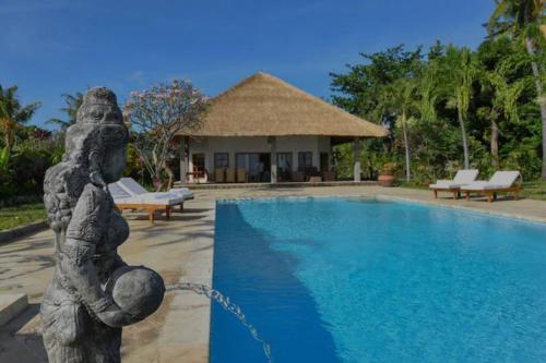 Beachfront Private VILLA & POOL