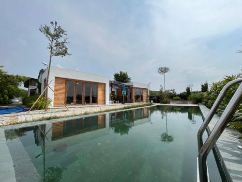 Swimming pool, Maison D'Amour in Xuan Bang