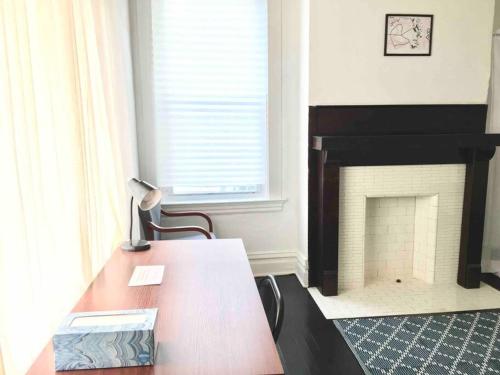 Hillside City Spacy Apartment Close to Downtown in Pittsburgh, USA