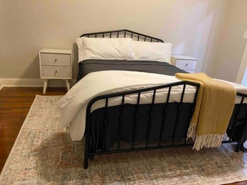 Downtown 3 bed newly renovated with amenities. photo 1