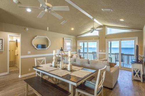 Nirvana Beach House with Sauna & Hottub in Carrabelle
