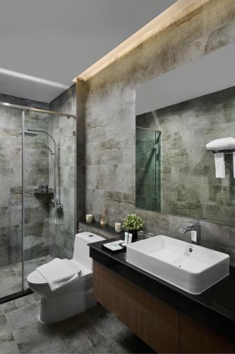 Landmark One-Bedroom image 1
