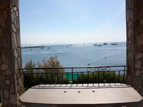 . Appartement 3 chambres à 30m de la mer avec terrasse et parking, Hyères Plage - FR-1-335-92